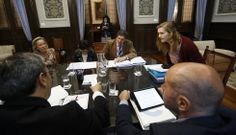 Rosa Gallego (PP), Avia Veira (BNG), el secretario municipal y Mar�a Eugenia Vieito (Marea). 