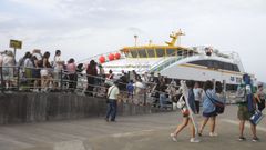 Llegada de unos visitantes desde las Islas C�es al Puerto de Vigo ayer
