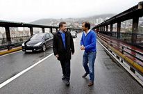 Moreira y Moldes comparecieron ante la prensa en el carril que est� cortado en el puente.