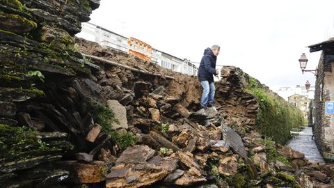 L�pez de Rego, subido a los escombros