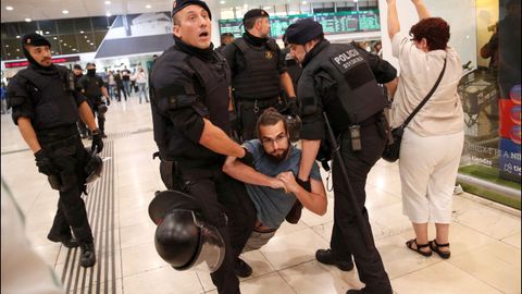 Desalojo en la estaci�n de Sants en Barcelona
