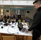 Medio centenar de radioaficionados participaron ayer en un encuentro en Castroagud�n.