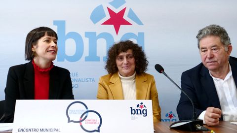 A portavoz nacional do BNG, Ana Pontn, xunto cos alcaldes nacionalistas de Santiago e Pontevedra, Goretti Sanmartn eMiguel Anxo Fernndez Lores, este xoves