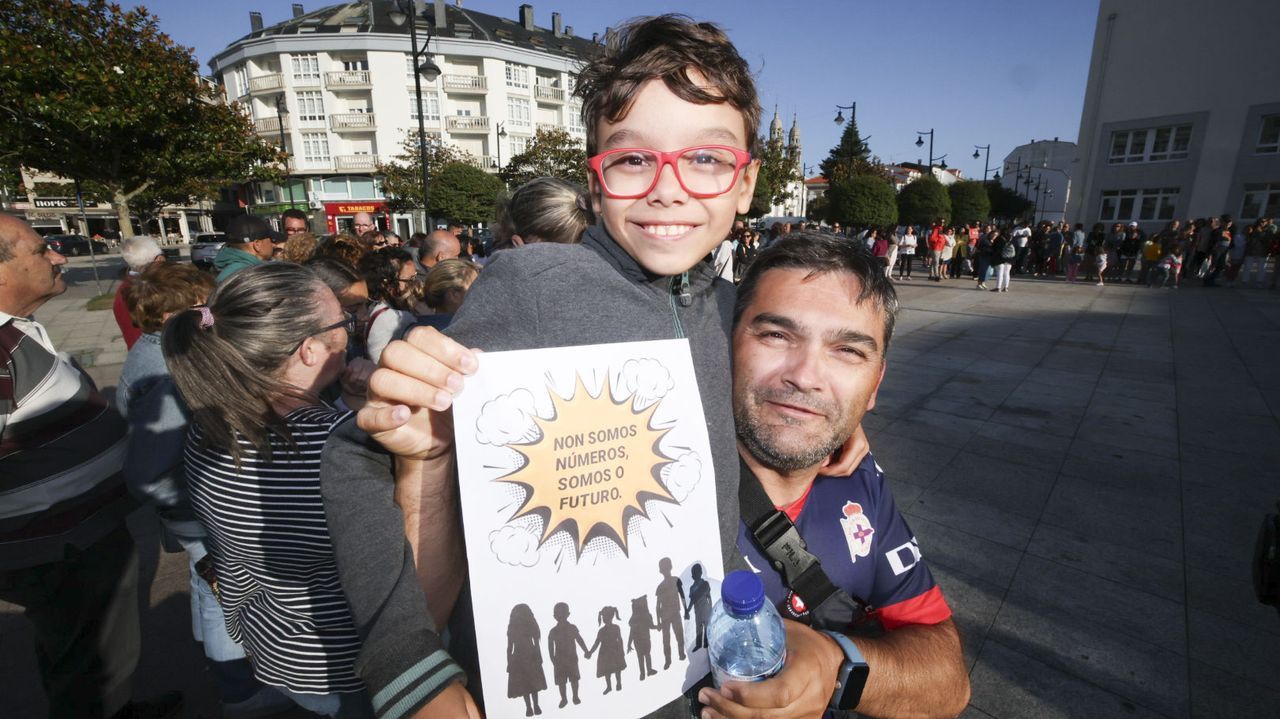 Manifestación de las Anpas en Cee por los recortes en Educación