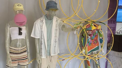 Escaparate en el IES Terra de Trasancos en colaboraci�n con Pull and Bear
