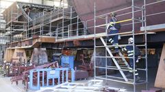 Trabajadores en los astilleros de Navantia en Ferrol.