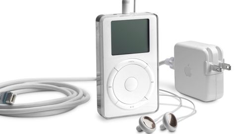 2001. El iPod cambio la forma de escuchar m�sica al permitir llevar miles de canciones en un dispositivo de bolsillo.