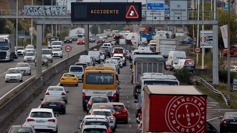 La avenida Alfonso Molina absorbe gran parte del tr�fico que procede de los municipios del �rea metropolitana de A Coru�a