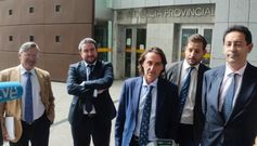 Los abogados defensores de los detenidos por la agresi�n a dos militantes de AMA Asturies, Eduardo Estrada, Santiago Estrada, Ernesto Tu��n, Alejandro �lvarez-Buylla y Jos� Manuel Fern�ndez.