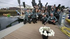 Palas y claveles blancos para recordar a Cris