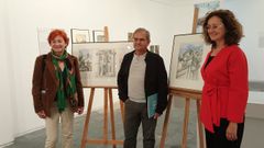 Santiago Catal�n con los dibujos que dona al Museo Provincial y con la vicepresidenta provincial y la directora del museo