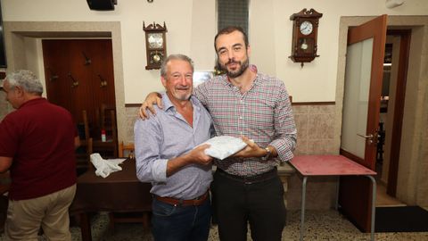 COMIDA DE DESPEDIDA A JAVIER MARCOS BARREIRO, JEFE DE ESCUADRON DE VIGILANCIA AEREA DEL BARBANZA EN EL RESTAURANTE BENJAM�N DE ROIS