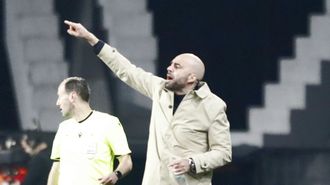 El entrenador del Celta, Claudio Gir&aacute;ldez, durante el partido ante el Olympique de Lyon.
