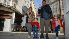 La familia Brandon suele salir a caminar por A Pobra y aprovechan los días de buen tiempo para ir a la playa y al parque