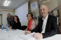 <span lang= es-es >El arreglo del santuario de A Barca, paso a paso</span>. Las arquitectas Carme Garc�a y Carmen Rey explicaron los trabajos realizados en la capilla arrasada por un incendio y las medidas adoptadas, como la instalaci�n de alarmas. Junto a ellas, el organizador del foro, Carlos Coto. 