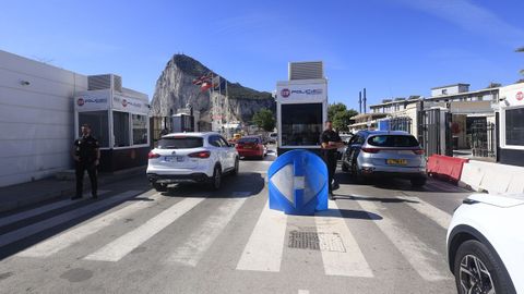 La verja de Gibraltar se prepara para su desaparici&oacute;n en apenas dos semanas, el pr&oacute;ximo 15 de julio, una vez que comience a aplicarse el acuerdo entre la UE y Reino Unido sobre el encaje del Pe&ntilde;&oacute;n tras el brexit y arranque una nueva etapa en este enclave