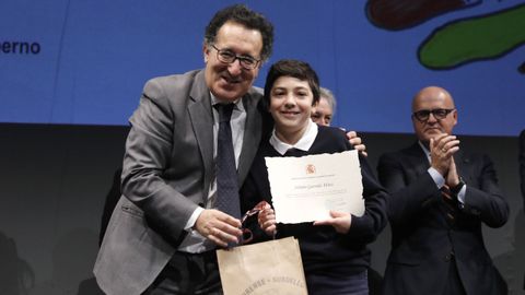 Hasta un total de cuarenta alumnos de distintos centros de la provincia resultaron premiados en el concurso de la Constituci�n.