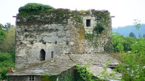 Torre de Sobrada de Aguiar, en Outeiro de Rei