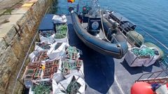 Imagen de una de las operaciones que llev� a cabo el servicio de Gardacostas estos �ltimos d�as en Galicia