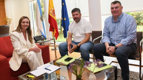 García, Calo y Castro, en las dependencias de la Consellería.