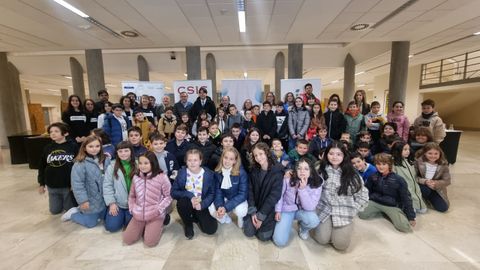Estudiantes e investigadores que participan en la Semana de la Ciencia y la Innovaci�n