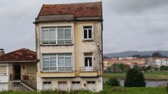 La casa okupa de Xuvia, ubicada en la ribera de Neda, donde llegaron a instalar un sistema de alarmas antirrobo.
