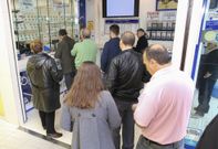 Imagen de compra de loter�a en a�os pasados