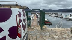 Nuevas torretas de suministros en el muelle n�utico