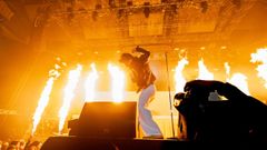 Un cantante durante un concierto.