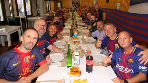 COMIDA DE PERSONAS SORDAS DE GALICIA DE DISTINTAS PEÑAS DEL BARSA EN EL RESTAURANTE DON PAQUITO,