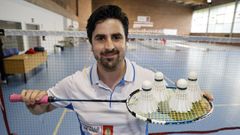 Jorge Garc�a, en el pabell�n de la Etea, antes de un entrenamiento del B�dminton C�es.
