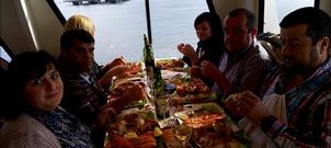 Viajes Lucus organiz� una excursi�n desde A Pontenova que lleg� a Portugal y, de vuelta a Galicia, hubo mariscada en el barco de La Toja.