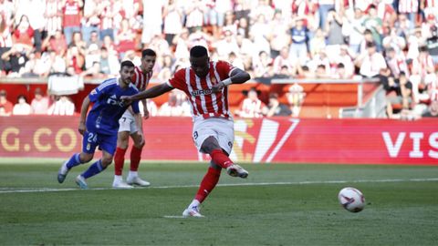 Derbi asturiano entre el Real Sporting de Gijon y el Real Oviedo en El Molin�n