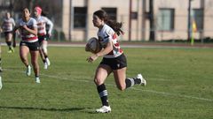 Isabel Rodr�guez, con el bal�n, durante el partido ante el Ol�mpico de Pozuelo.