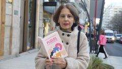 Felisa, con su libro