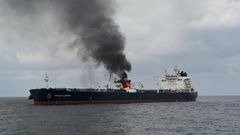 El carguero Marlin Luanda, alcanzado por un misil frente a las costas de Yemen el 27 de enero.