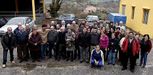 Manuel Garcia y su hijo José Manuel con familiares y amigos en Cadrón, antes de la comida.