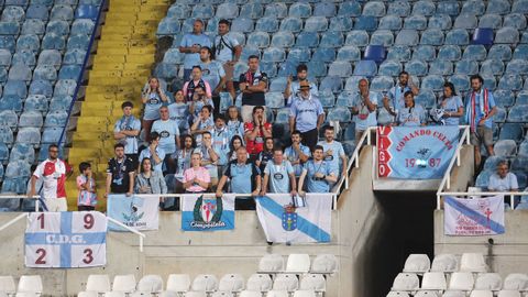 Los aficionados del Celta en la grada del GSP Stadium de Nicosia