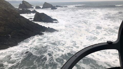 Se reanuda la b�squeda del percebero que cay� al mar en San Esteban