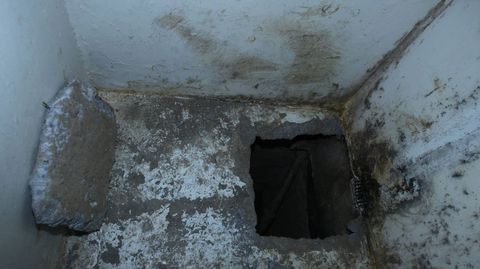 Ducha bajo cuyo plato estaba excavado el t�nel