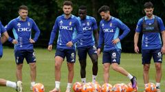 Los jugadores del Oviedo durante el entrenamiento para el partido de vuelta de la final de ascenso a Primera División que disputa ante el Mirandés este sábado en el Carlos Tartiere