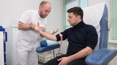 Zelenski, en un momento de la prueba, en una cl�nica de Kiev