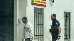 El sospechoso fue trasladado, en calidad de detenido, al cuartel de la Gran V�a de Carballo.