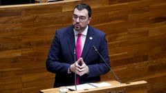El jefe del ejecutivo asturiano, Adrián Barbón, interviene en la primera sesión del Debate del Estado de la Región, este martes en la Junta General del Principado.