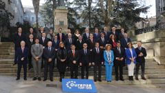 Los participantes se hicieron una foto de grupo en los jardines del Padre Feijoo.