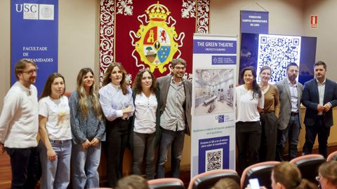 Equipo investigador y colaboradores externos que participan en el proyecto europeo &laquo;The Green Theatre&raquo;, en una sesi&oacute;n para el alumnado que tuvo lugar esta semana en la Escuela de Enfermer&iacute;a.
