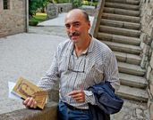 Lorenzo escribiu o libro por encargo da Fundaci�n Rosal�a.