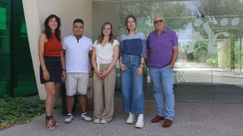 Investigadores del Instituto de Salud Carlos III que han participado en el avance. De izquierda a derecha: Raquel M. Melero, Saint T. Cervera, Selene Mart�nez, Mar�a Iranzo y Javier Alonso (responsable del equipo).