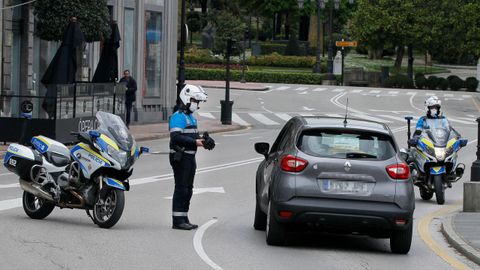 -La policia local de Oviedo realiza controles 