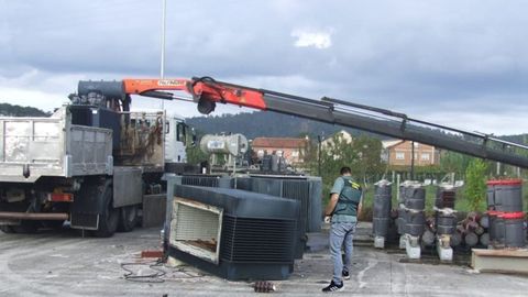 Imagen de uno de los camiones-grúa empleados por la banda en sus golpes en el norte de la provincia de Pontevedra